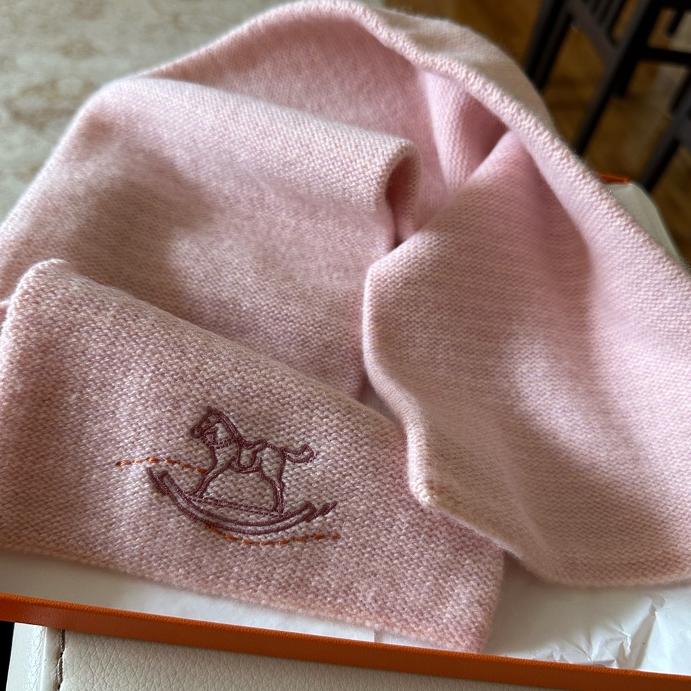 HERMES BRAND NEW   cashmere set - Picture 5 of 8